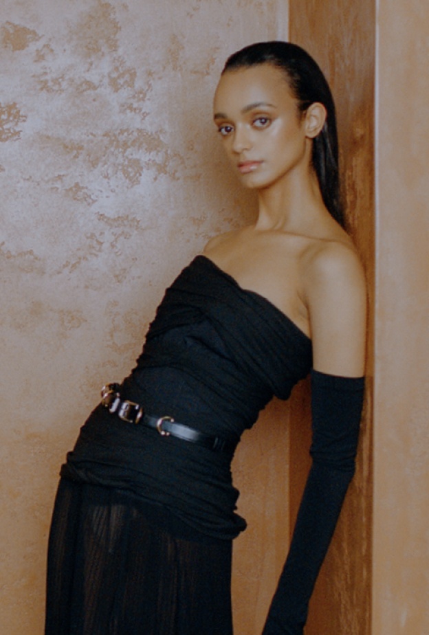 إطلالات جريئة ولافتة من مجموعة GIVENCHY لربيع وصيف 2023