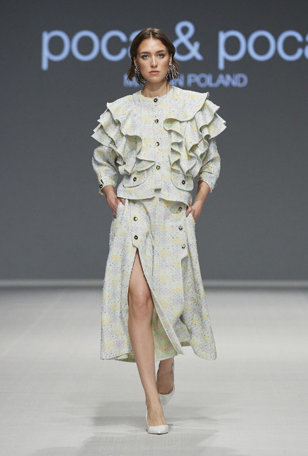 موضة الفساتين الطويلة مع الشق الجانبي تجعلك أكثر تميزاً