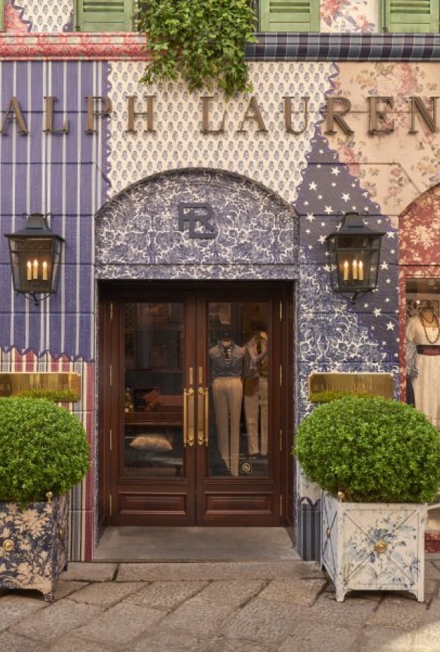 احتفال رالف لورين بديلا سبيجا بعرض أسبوع تصميم ميلانو