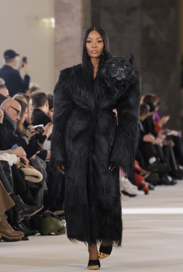 الفخامة والفن في أسبوع الأزياء الراقية بباريس 