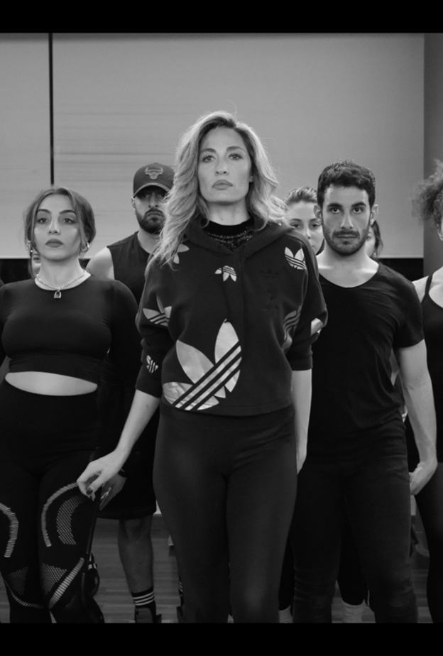 صور حصرية من كواليس العمل المسرحي Chicago بالعربي 