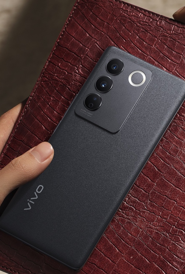 هاتف فيفو V27: الكاميرا شريك حقيقي لالتقاط وتخليد أسعد اللحظات الخاصة