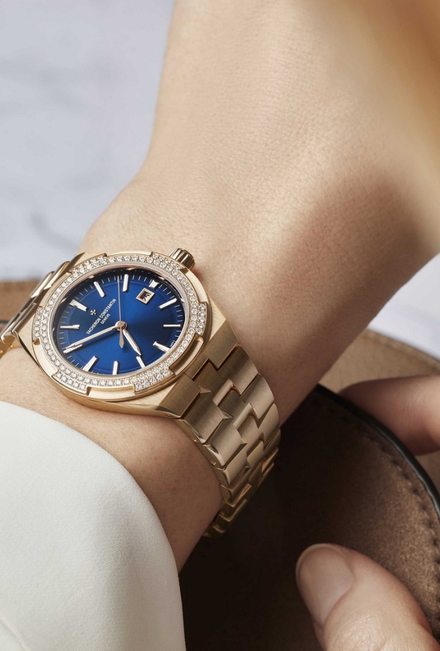 ساعة Overseas Self-Winding