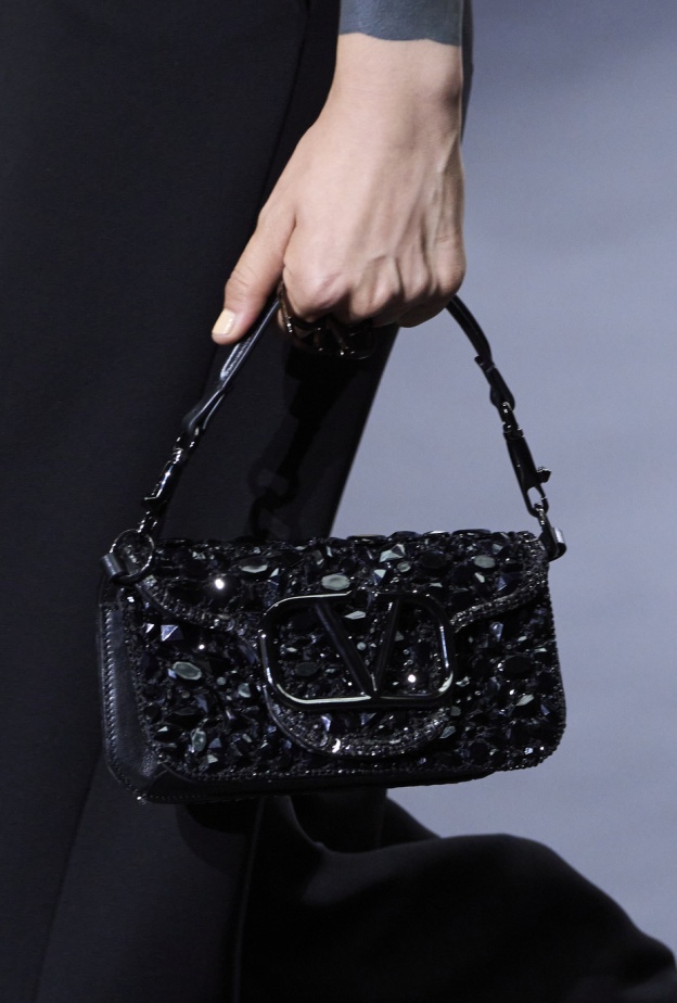 أجمل صيحات الحقائب السوداء مع الخرز