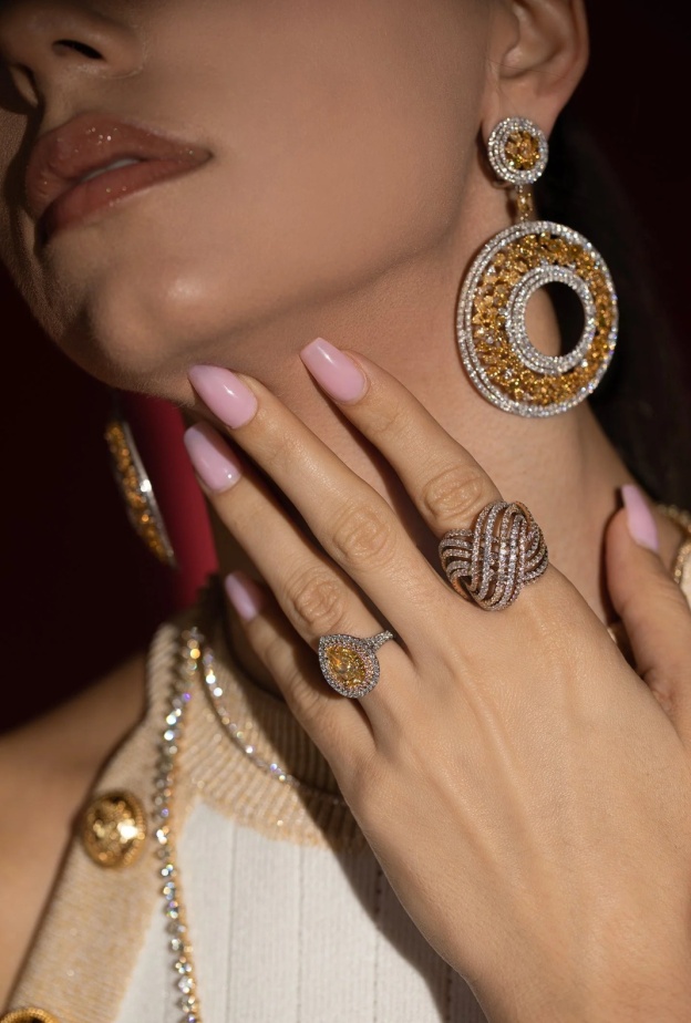 خاتم من مجوهرات diana m. jewels