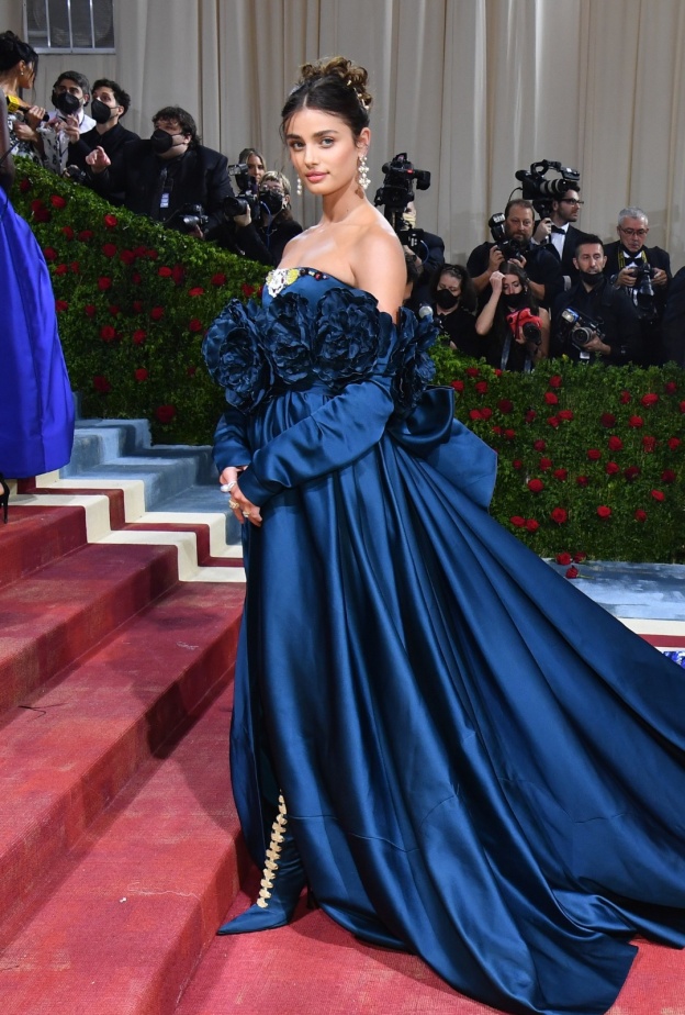 عارضة الازياء الامريكية Taylor Hill 