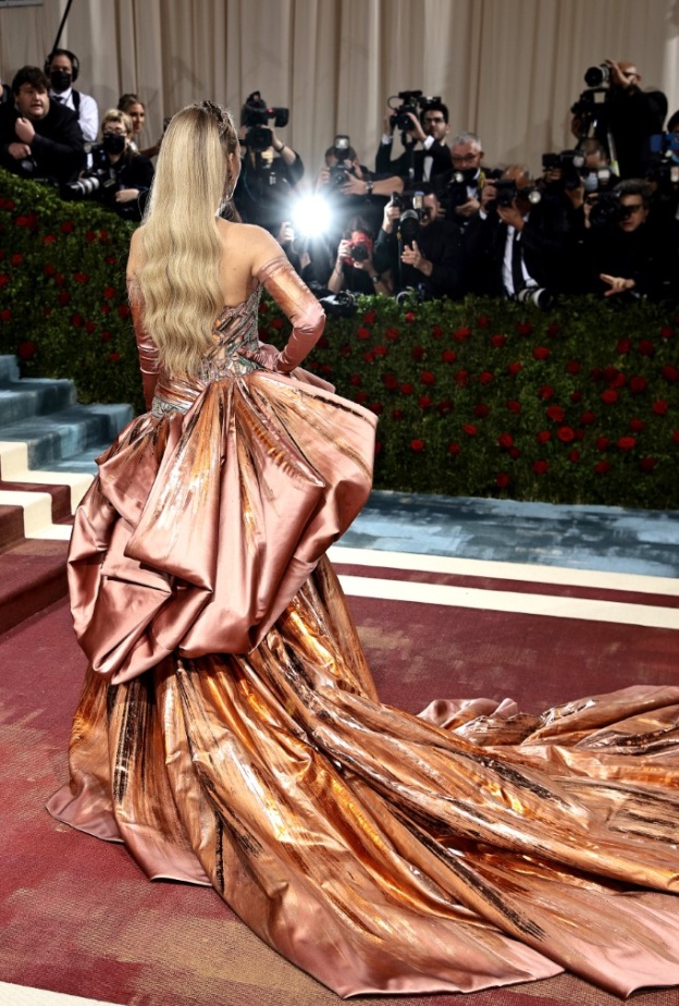 من قائمة ضيوف Met Gala السرية جدًا إلى موضوع عام 2023... كل ما يجب أن تعرفيه عن الاحتفال الأشهر في عالم الموضة