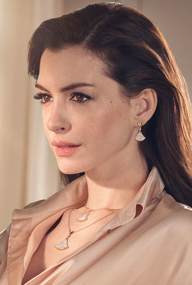 في سحور رمضان 2023.. أجمل تنسيقات القفاطين الفاخرة مع الأقراط المرصعة بالألماس