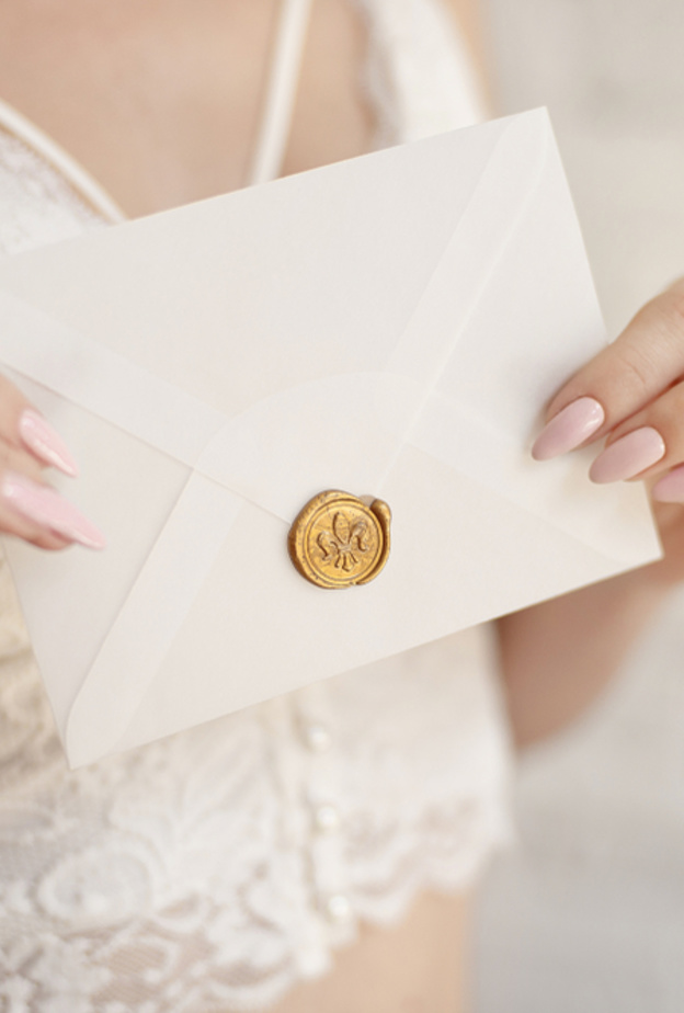 دليل كامل للعروس لإختيار بطاقة الدعوة إلى الزفاف من الألف إلى الياء!