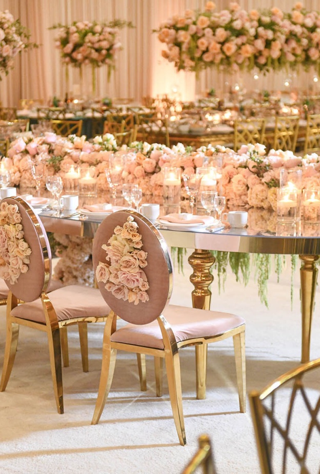 دليل كامل للعروسين لإختيار تصميم كراسي ضيوف حفل الزفاف