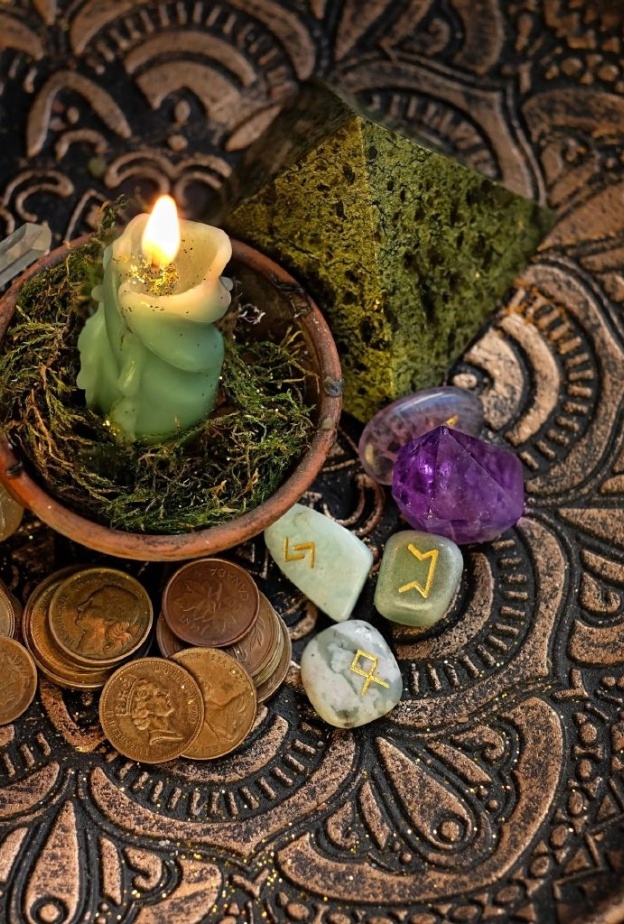 أحجار كريمة ملوّنة تجلب الثروة.. اختاريها لترصيع مجوهراتك