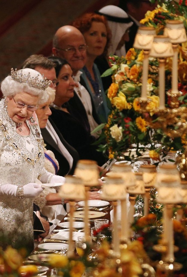 تعرفوا على أهم قواعد حفلات العشاء الملكية البريطانية