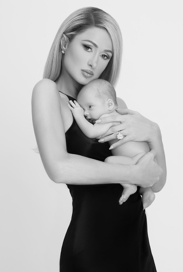 باريس هيلتون