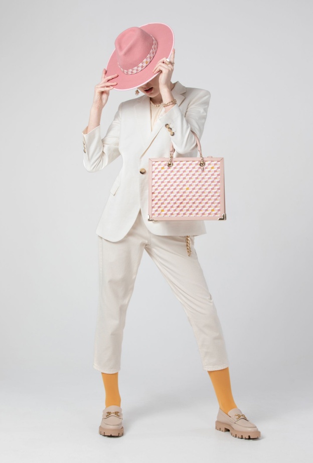 تحيّة إلى الأنوثة النابضة بالجرأة منFauré Le Page