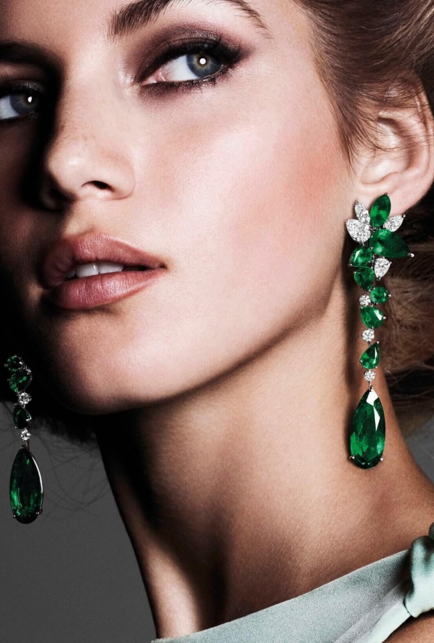 أشكال أقراط ذهب فخمة مرصعة بالزمرد حجر شهر مايو