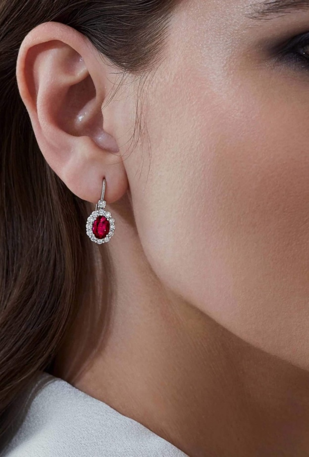 أقراط مرصعة بالروبي والألماس من مجموعة 1735 من غرارد Garrard