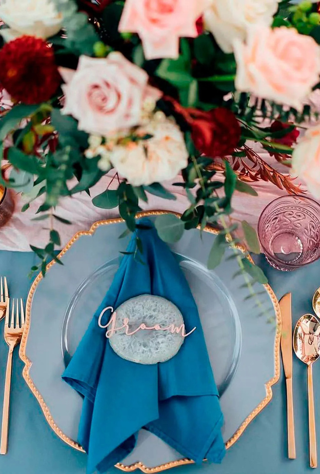 استخدمي درجات اللون الأزرق المخضر والأخضر الزيتوني