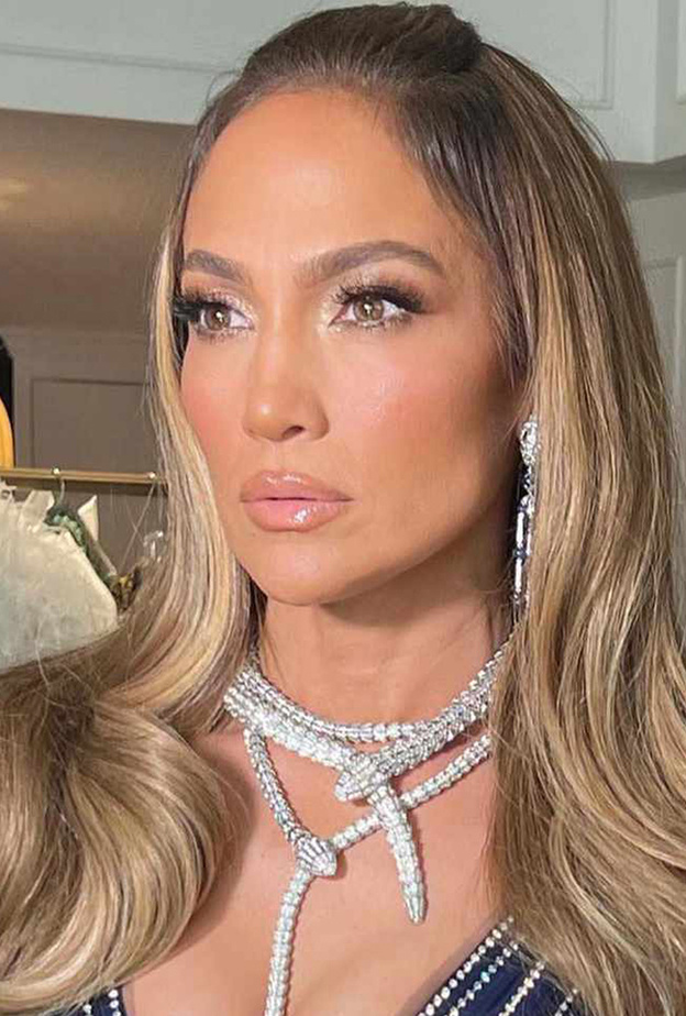 اطلالة جينيفر لوبيز الفاخرة مع مجوهرات ماس من بولغري Bvlgari