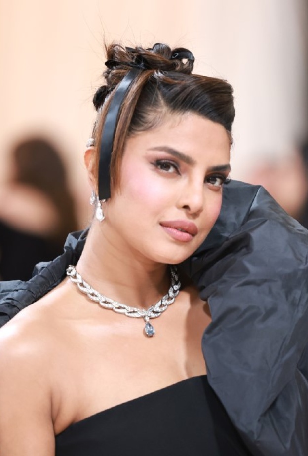 تسريحات وأكسسوارات توجت حفل Met Gala 2023