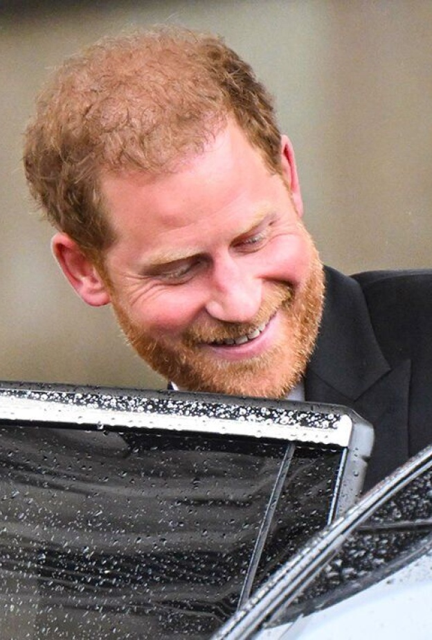 الأمير هاري يغادر بريطانيا بعد انتهاء حفل التتويج مباشرة