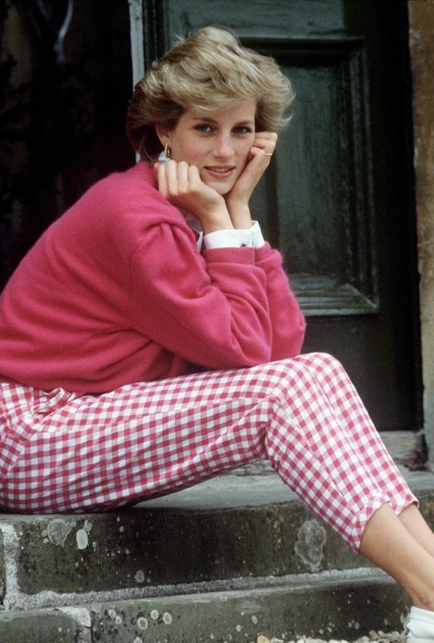 الأميرة ديانا  - 5.10 قدم (177.8 سم)