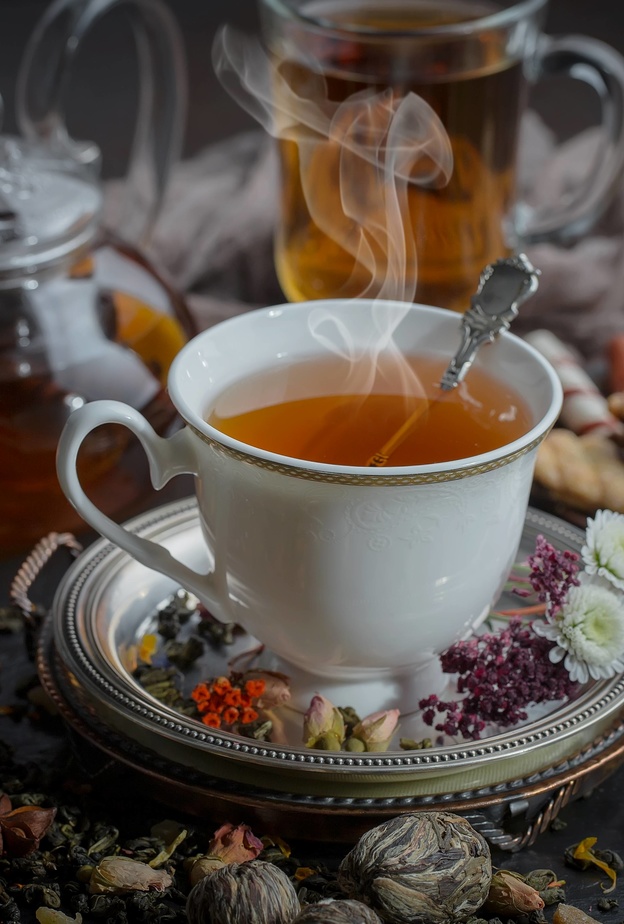 الشاي الأحمر أحد أشهر أنواع الشاي في جميع انجاء العالم وله استخدامات عديدة وفوائد جمة