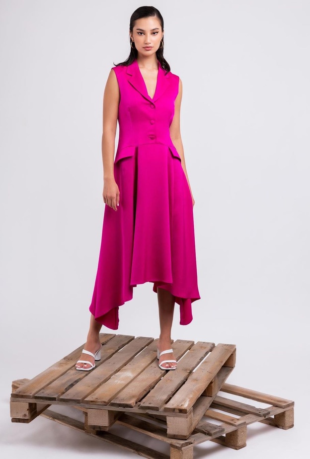 من تصاميم المصممة منى الشبل