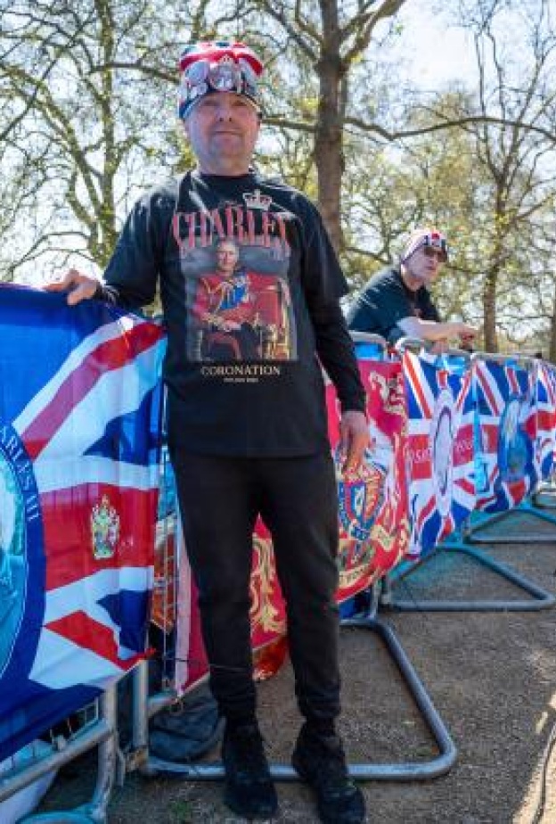 بريطانيون يبدؤون في التخييم في شارع ذا مول استعدادا لاحتفالات التتويج