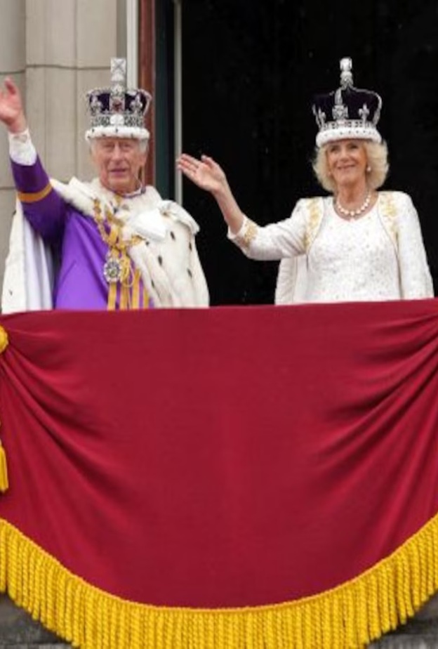 تعرفي على أسرار وتفاصيل الفستان الذي ارتدته الملكة كاميلا في حفل التتويج