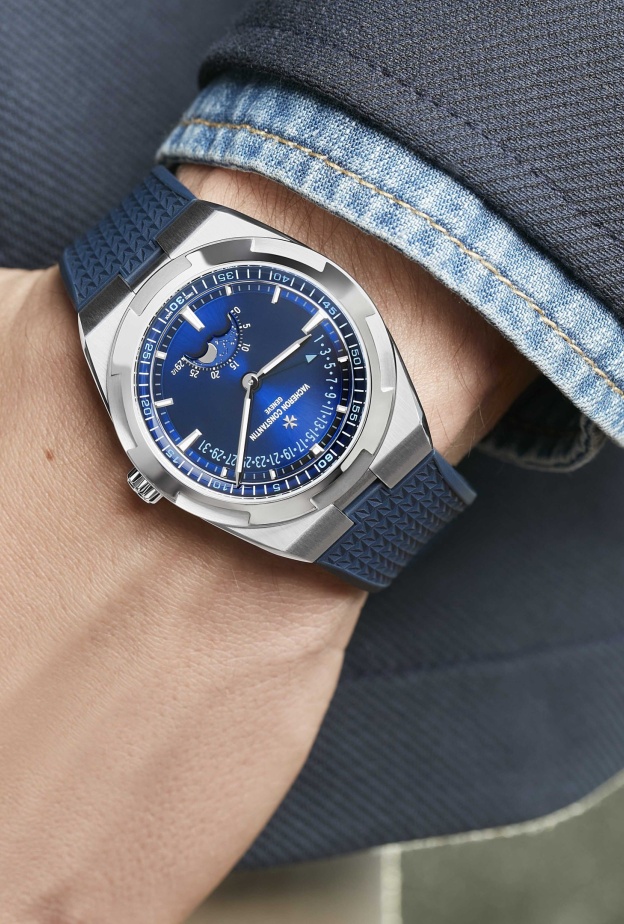 دار Vacheron Constantin تعيد إصدار ساعة Oversease Moon Phase الجديدة