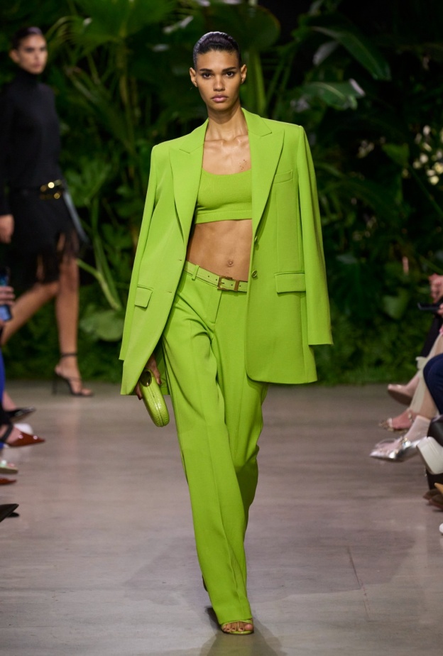 7 مجموعات شاهدنا فيها إطلالات خضراء لموسم ربيع وصيف 2023