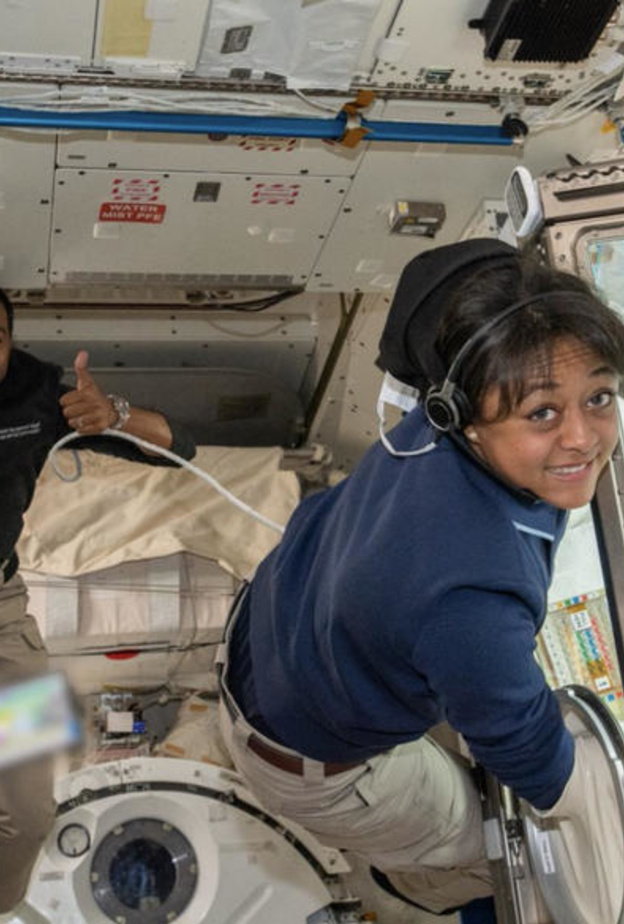 بعد نجاح مهمتهما في محطة الفضاء.. رائدا الفضاء السعوديان ريانة برناوي وعلى القرني يصلان الأرض 