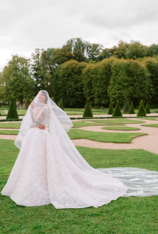 فساتين زفاف  منفوشة@moniquelhuillier