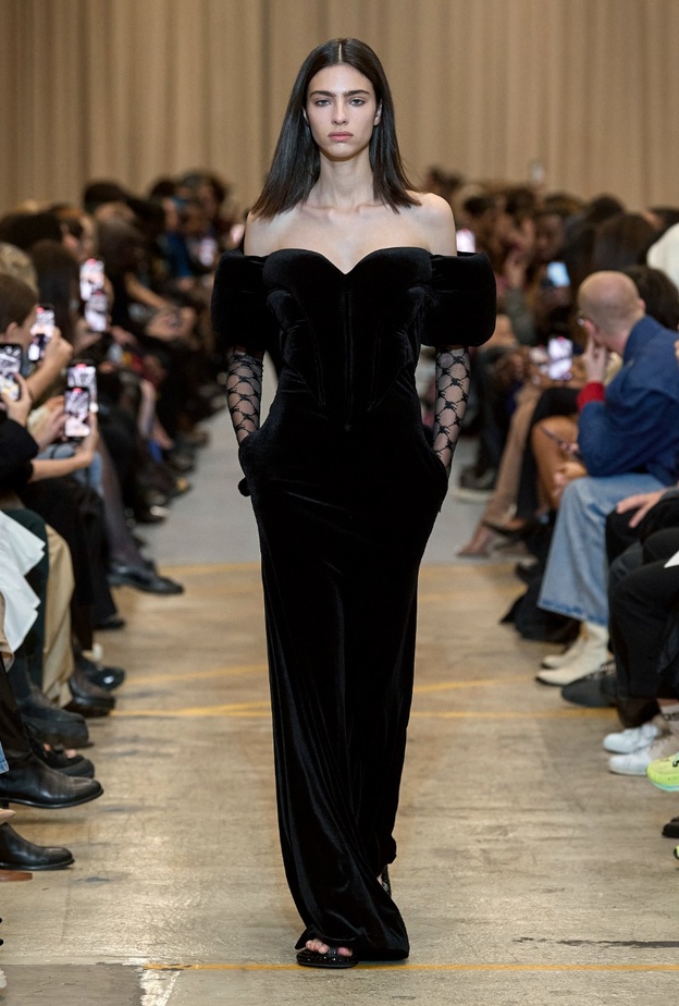 7 دور تنظر إلى الماضي مع إطلالات ريترو في موسم ربيع وصيف 2023