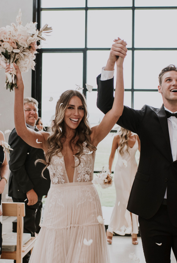 لحظات مؤثرة في الزفاف