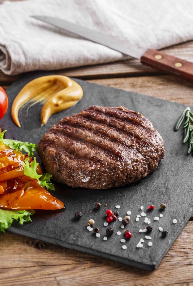  للحصول على شوي آمن وصحي يجب عليك اختيار نوعية اللحم الجيدة وتتبيلها جيدا  