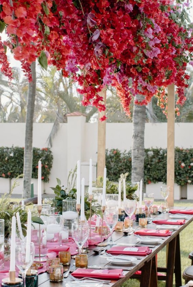 لون فيفا ماجنتا في حفلات زفاف 2023