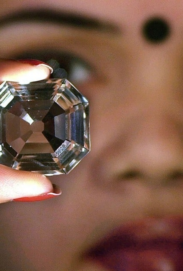 جواهر ملكية اشتهرت بأنها تجلب الحظ السيء لأصحابها