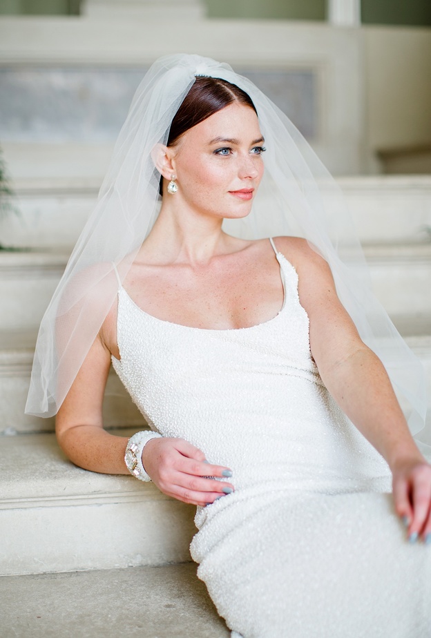 مجوهرات تناسب فستان الزفاف