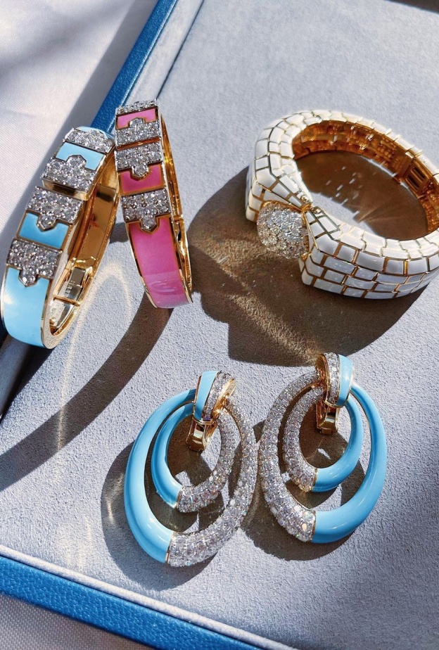 أبرز علامات المجوهرات الفاخرة والساعات الأنيقة في منطقة فيا رياض الراقية