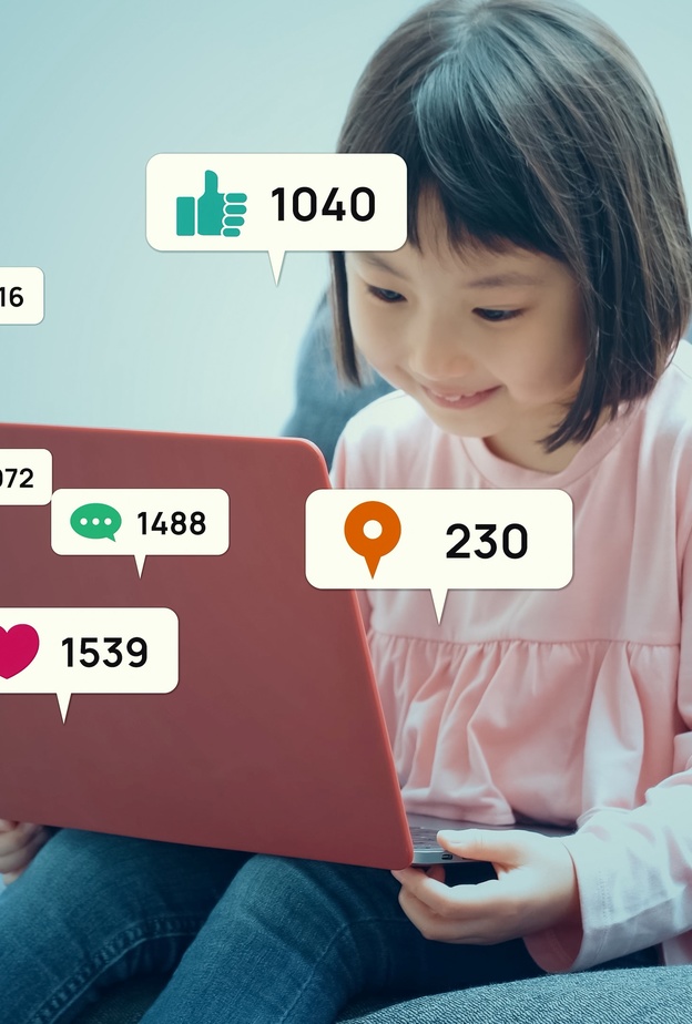 نشر صور الأطفال عبر مواقع التواصل الاجتماعي يشكل خطراً كبيراً عليهمِ