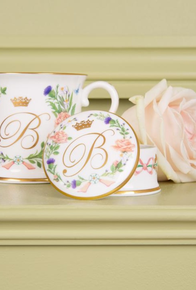 هدايا الزفاف للعائلات المالكة رمزية وبعيدة عن الفخامة