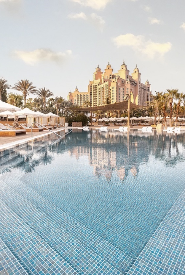 وجبات برانش ممتعة في دبي عليك تجربتها منها برانش White Beach