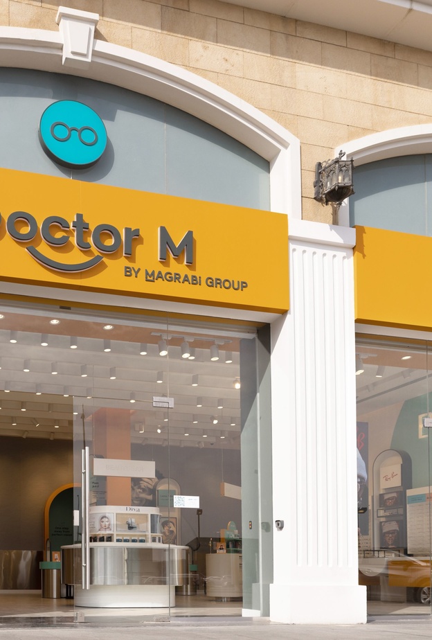 Doctor M جيل جديد من محلات البصريات من مجموعة MAGRABi يطلق حملة إعلانية مُلفتة تحتفل برؤية الشباب السعودي 