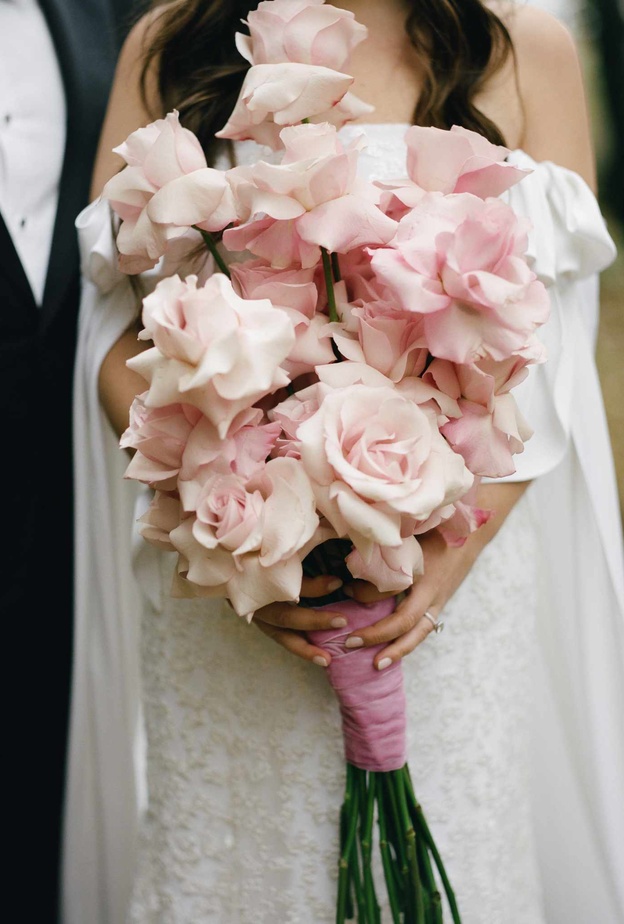 باقة زهور مثالية لحفل زفافك باللون الوردي