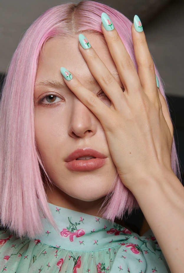 أظافرك تتكسر ولا تنمو بسرعة؟ إليك نصائحنا الذهبية