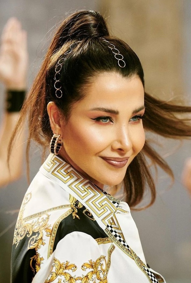 نظرة على إطلالات نانسي عجرم الجريئة في كليبات أغنياتها الحديثة