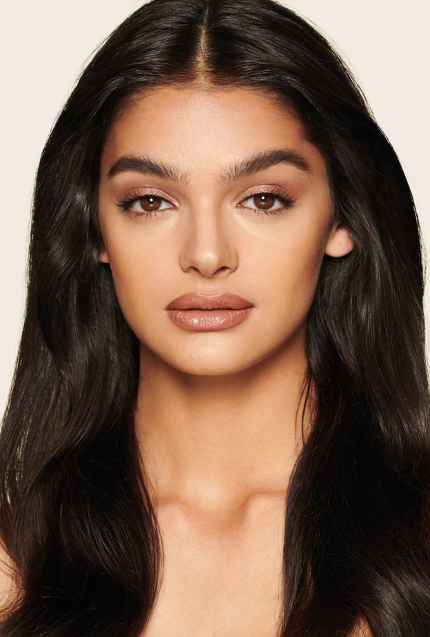 بعد تأسيس الوجه بالمستحضرات الصحيحة