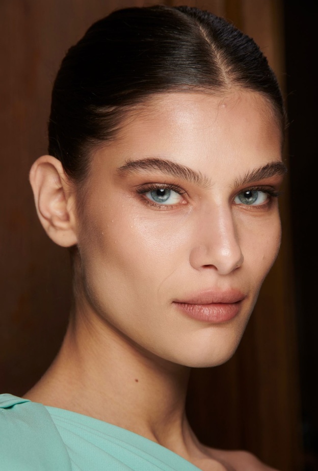 خياراتنا لكريم الأساس لهذا الموسم الصورة من عروض مراد لصيف 2023