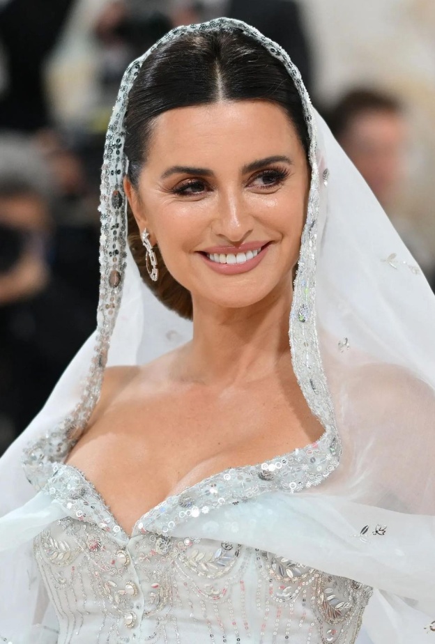 رسمات المكياج البني بأسلوب Penelope Cruz
